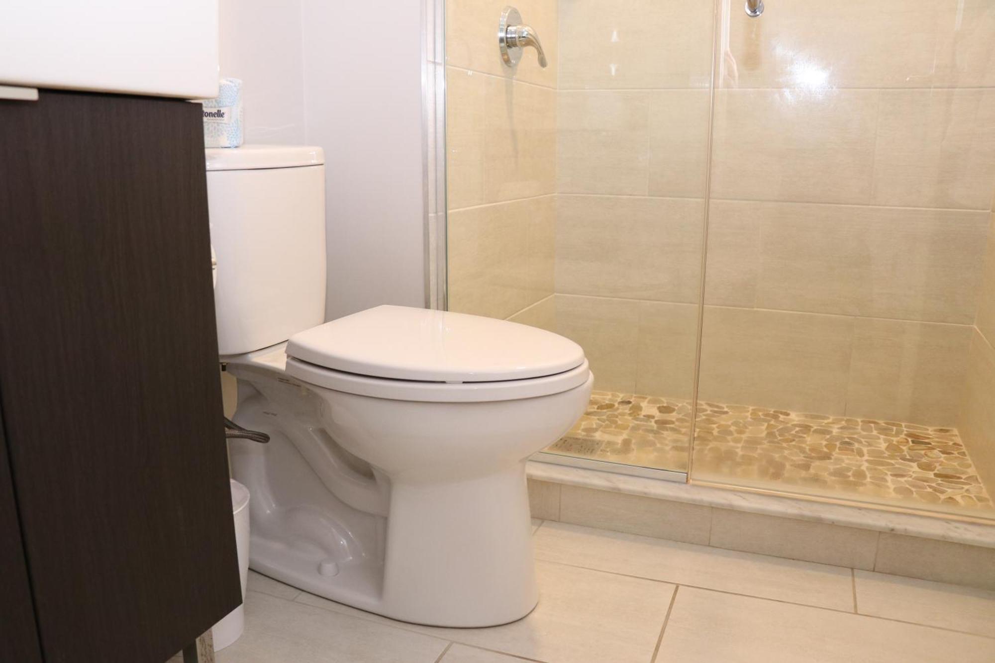 A Stylish Stay W/ A Queen Bed, Heated Floors.. #34 Brookline Zewnętrze zdjęcie
